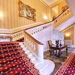 Hvedholm Slotshotel 4* 福堡