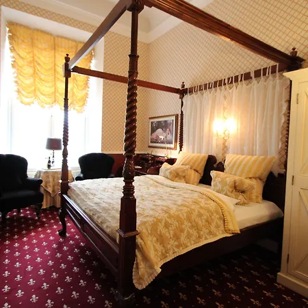 Hvedholm Slotshotel Отель