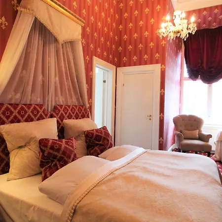 Hvedholm Slotshotel Отель Фоборг