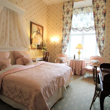 Hvedholm Slotshotel Отель Фоборг