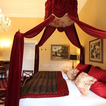 Hvedholm Slotshotel Отель Фоборг