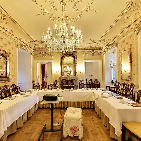 Отель Hvedholm Slotshotel