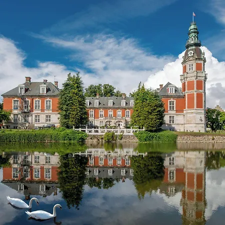 Отель Hvedholm Slotshotel Фоборг