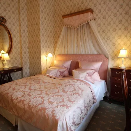 Hotel Hvedholm Slotshotel