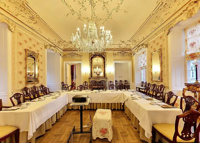 Hotel Hvedholm Slotshotel